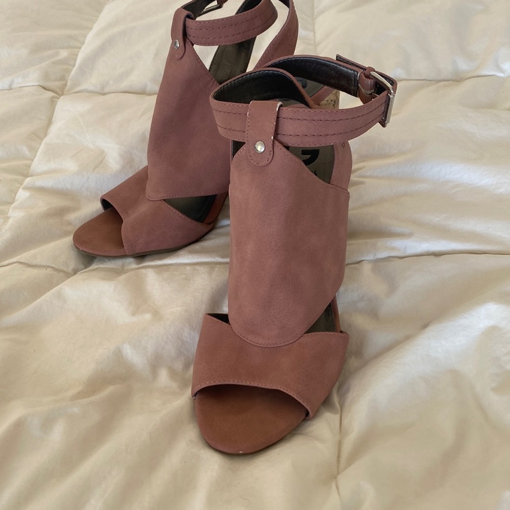 Womens guess heels size 10M